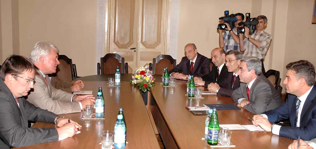 Делегация под руководством В.Голубева встретилась с Премьер-министром Республики Армения