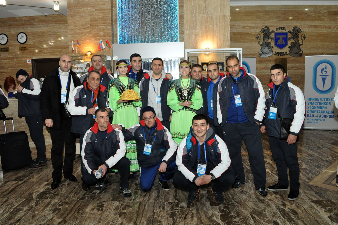 Футболисты ЗАО «Газпром Армения» на церемонии открытия Спартакиады  в Уфе
