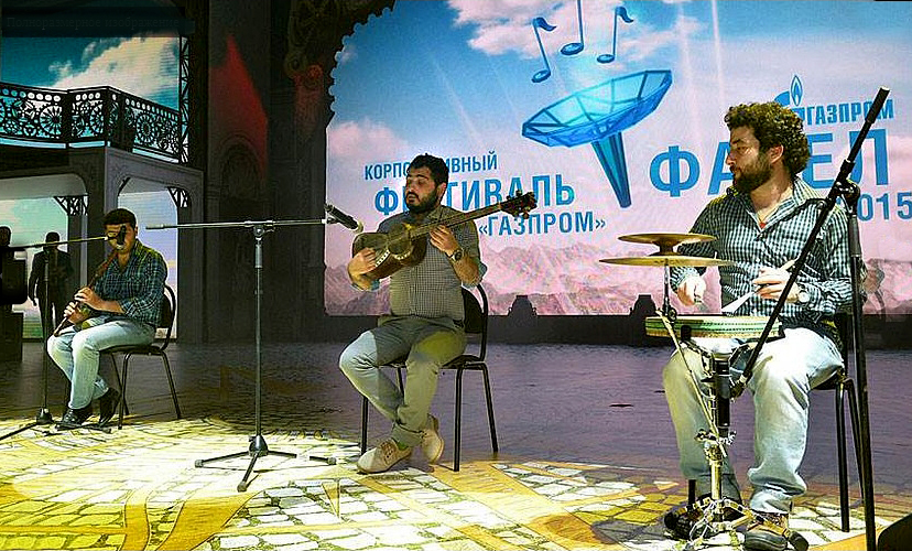 Группа «Микс арт фолк квартет» на фестивале «Факел» (Сочи,2015)