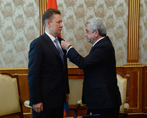 Президент РА Серж Саргсян наградил Председателя Правления ОАО «Газпром» Алексея Миллера Орденом Дружбы