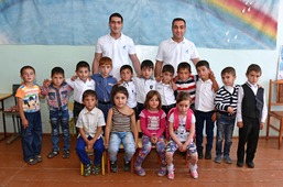 Сотрудники компании «Газпром Армения» с первоклассниками села Ваан Гегаркуникской области