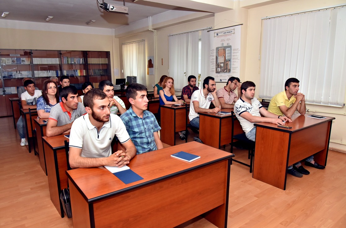 Участники экологического семинара в «Газпром Армения»