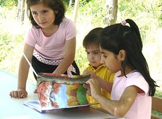 Раздача книг детям детских домов г. Еревана