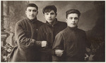 Три брата: Левон (слева), Александр и Сурен Ерзинкяны