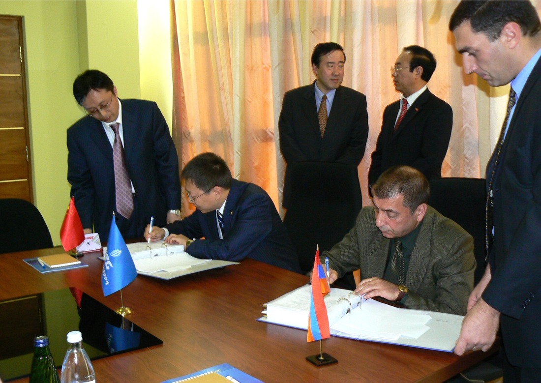 Подписание договора между ЗАО «АрмРосгазпром» и китайской компанией «Третья инженерная компания Теплоэнергостроймонтаж» о выполнении строительно-монтажных работ на «Раздан-5»